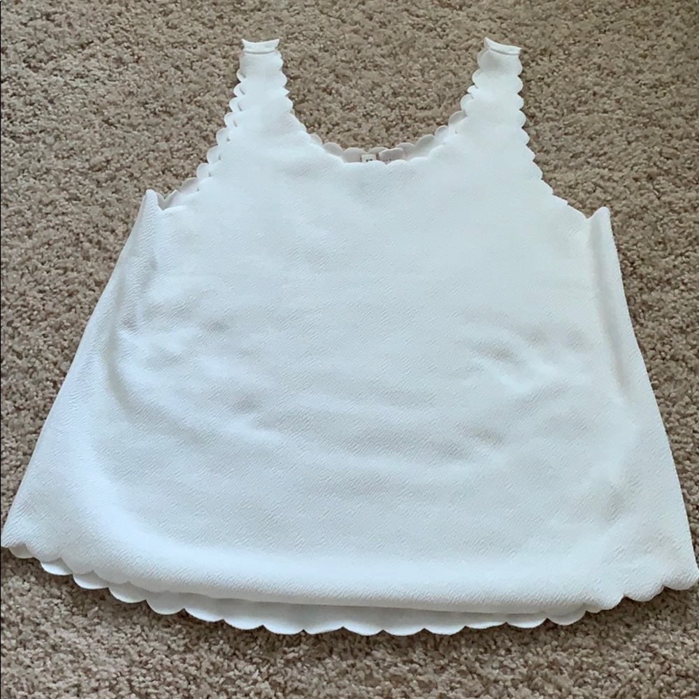 Scallop white top